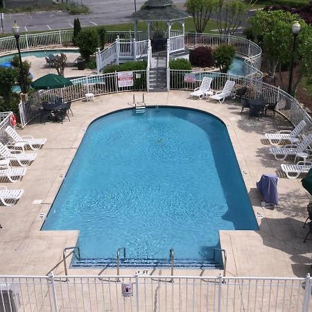 Clarion Inn Willow River Sevierville Exterior photo