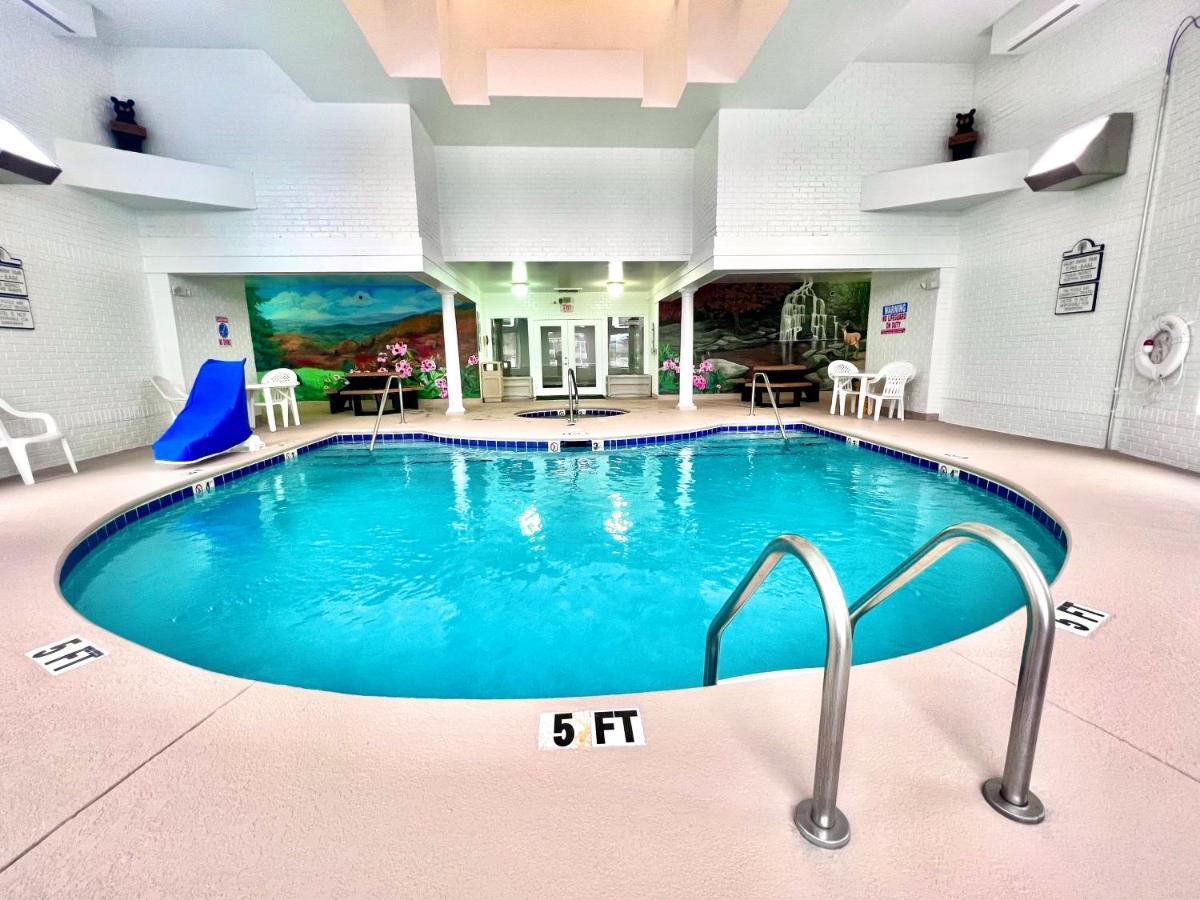 Clarion Inn Willow River Sevierville Exterior photo