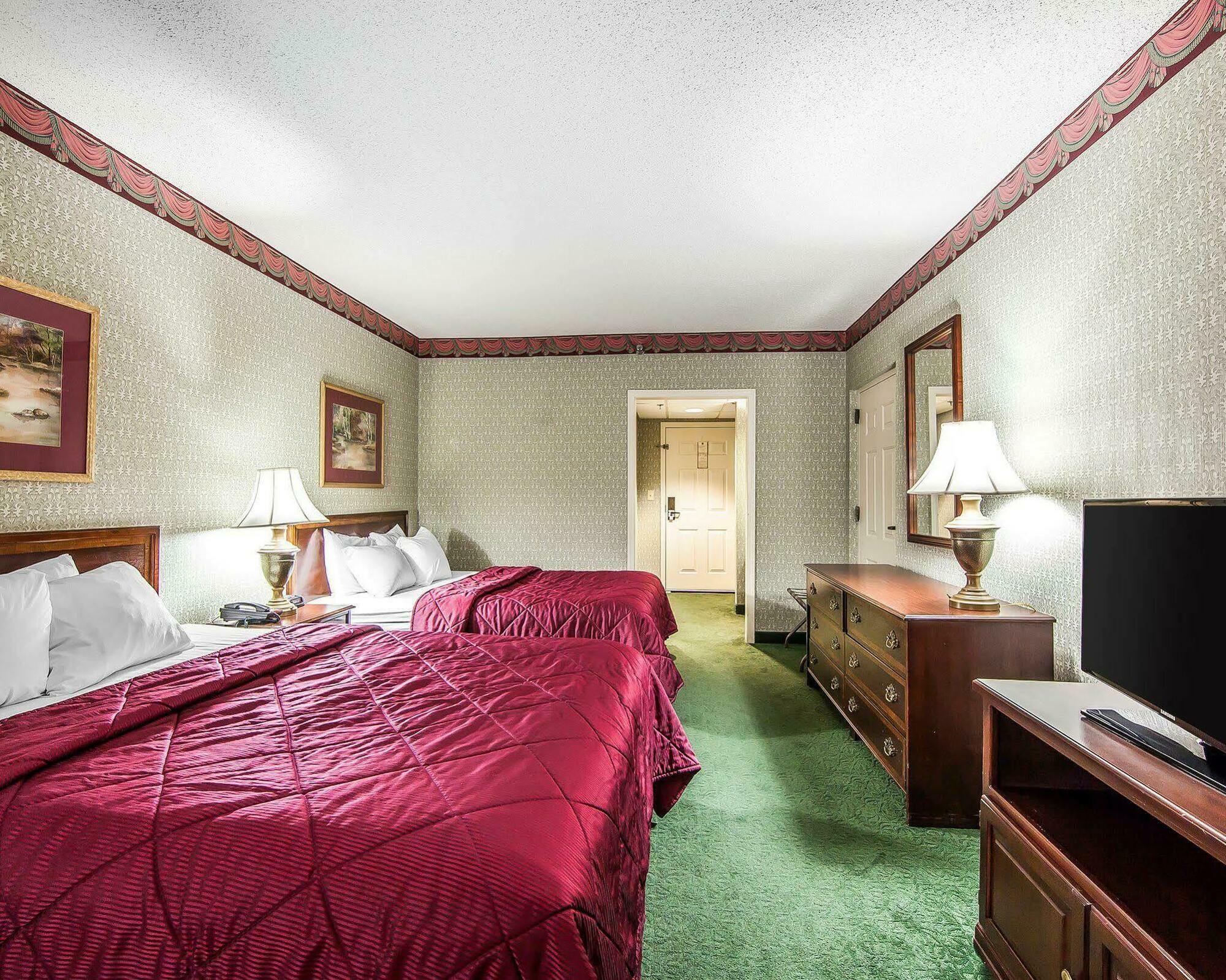 Clarion Inn Willow River Sevierville Exterior photo